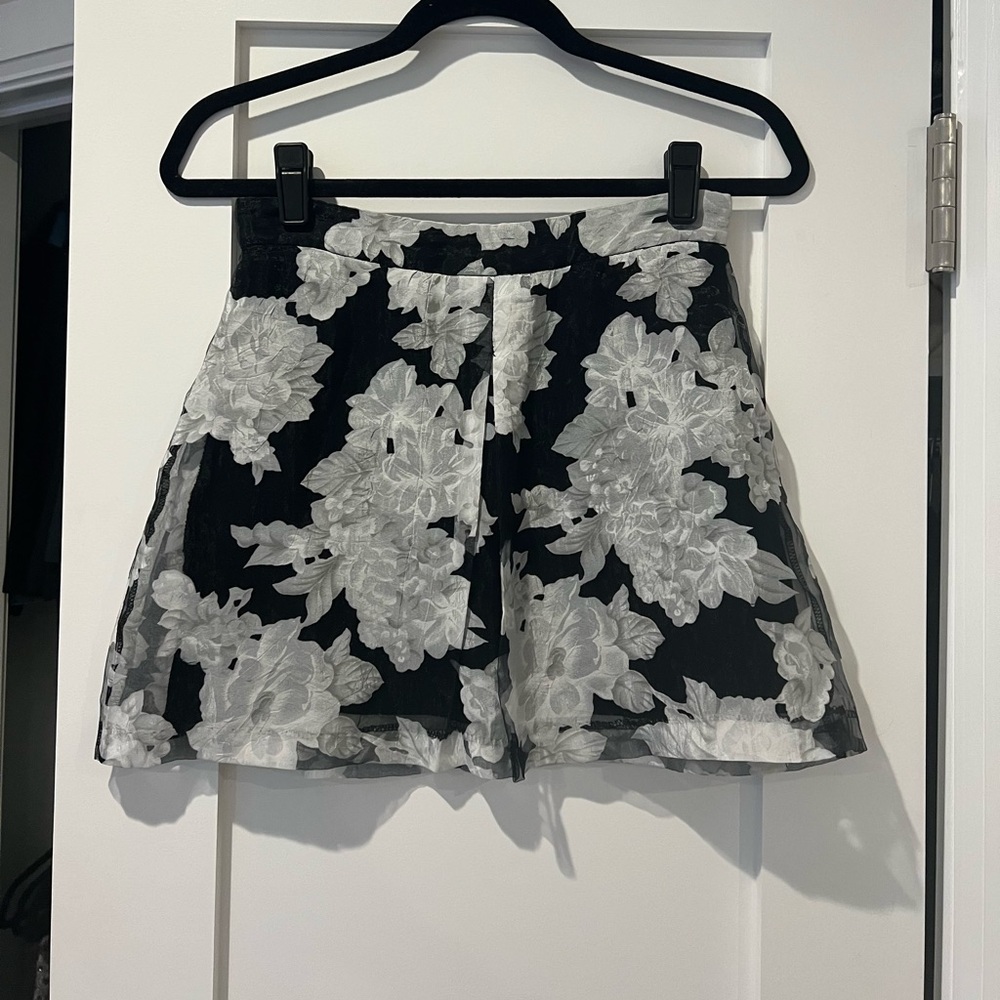 Urban Outfitters Black White Silver Tulle Floral Pleat Mini Skirt [Small]